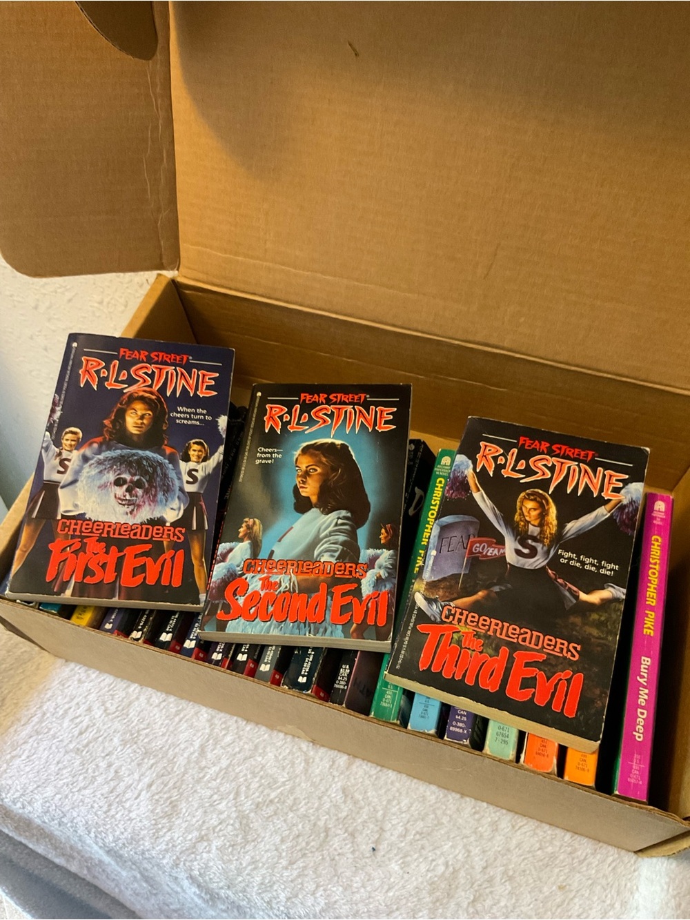 R.L. STINE *Book Bundle* Softcover Horror/ Fear Street /Chris Pike 1990s